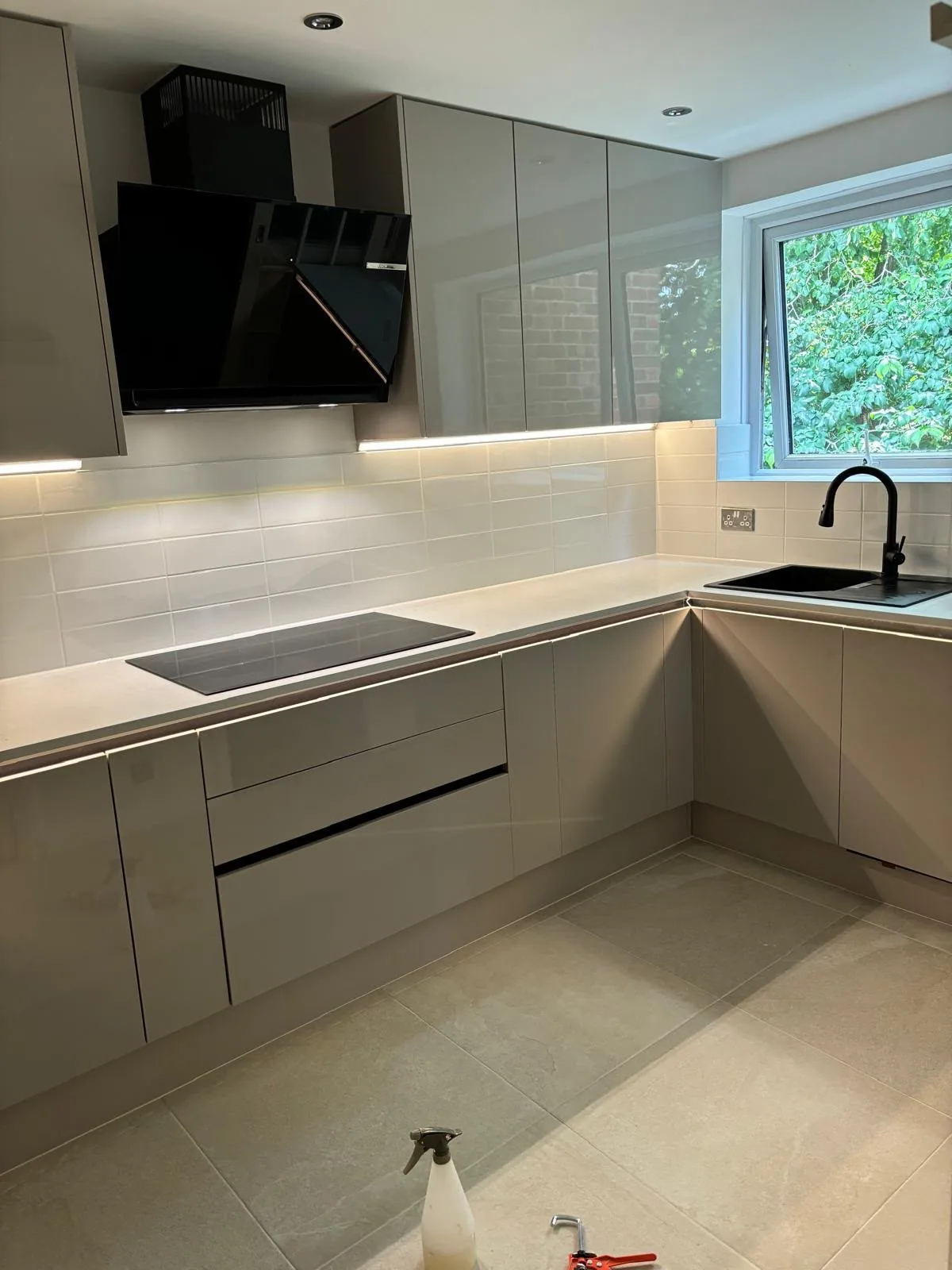 A finished contemporary fitted kitchen in Cambridge