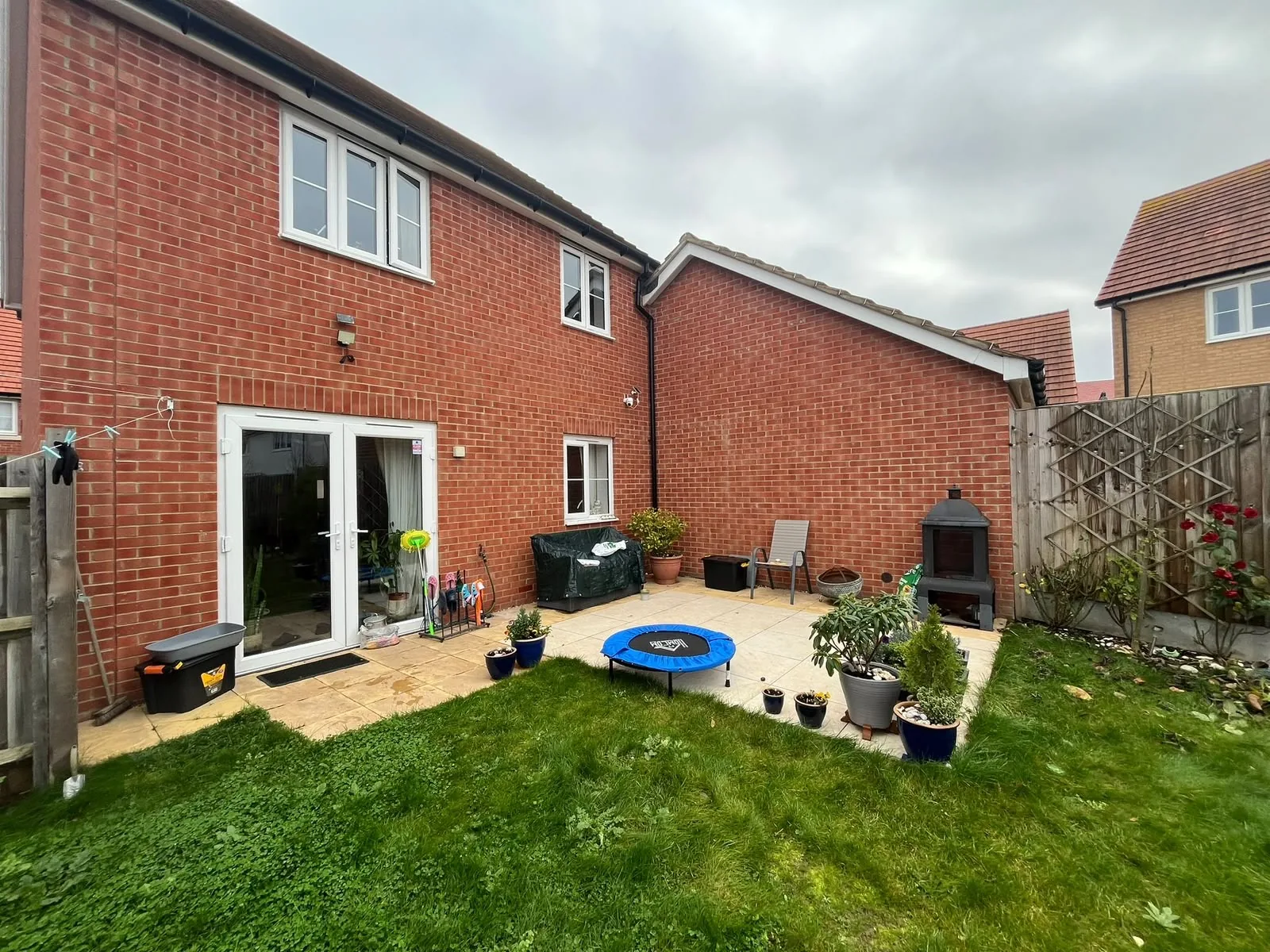 A landscaped patio and garden in Cambridge
